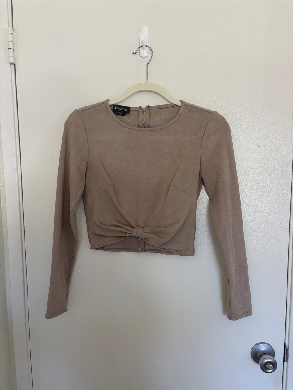 bebe Taupe Knot-Front Long Sleeve Crop Top